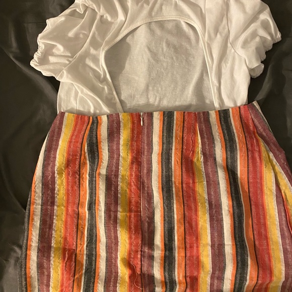 Cute opened back top with striped skirt - Picture 2 of 3